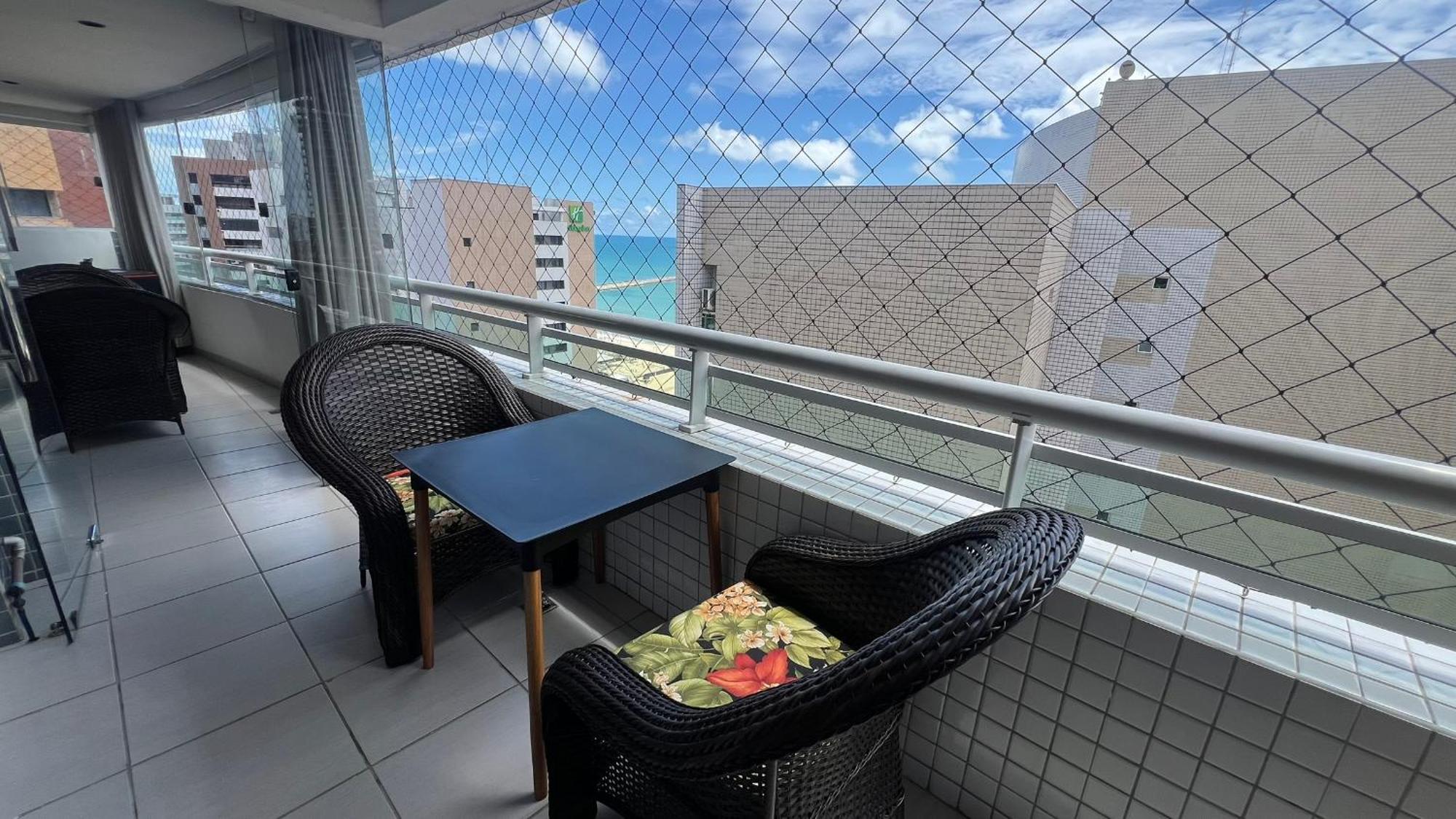 Class - 3 Bedroom Penthouse With Sea View *