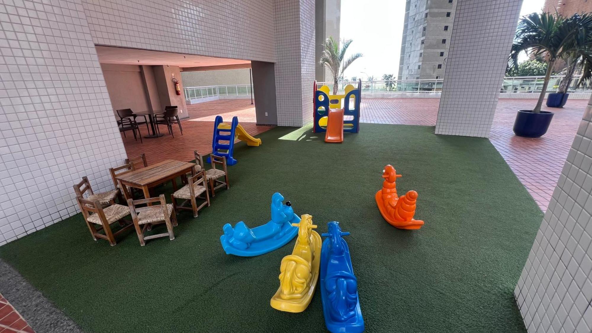 Class - 3 Bedroom Penthouse With Sea View *