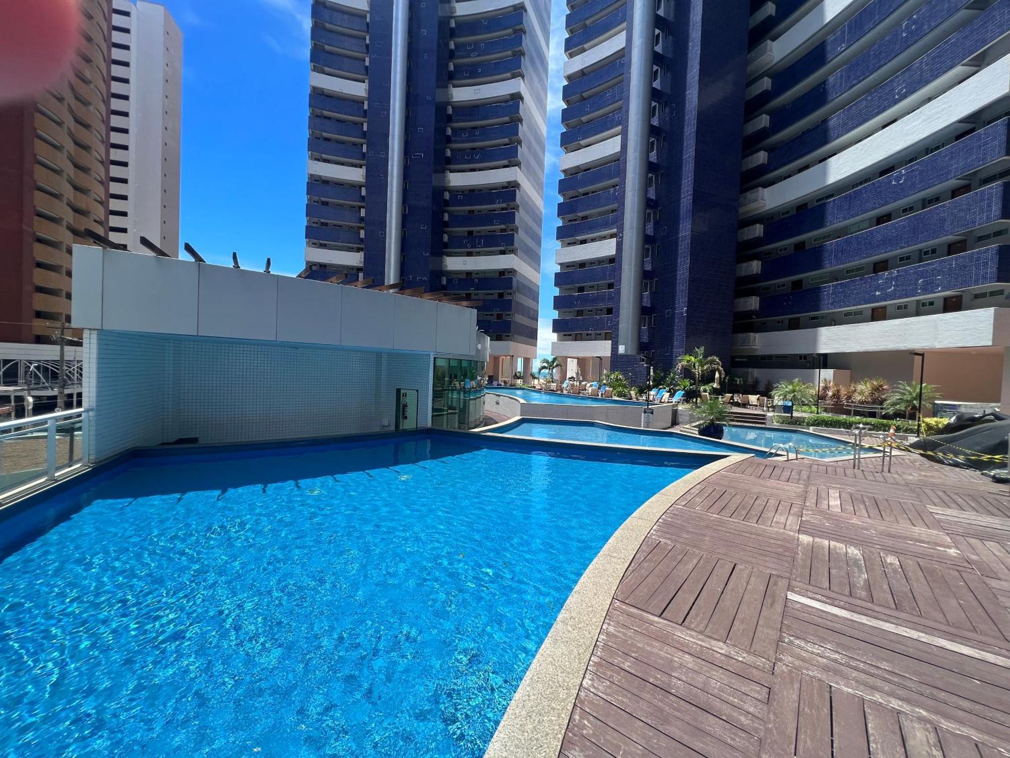 Class - 3 Bedroom Penthouse With Sea View *